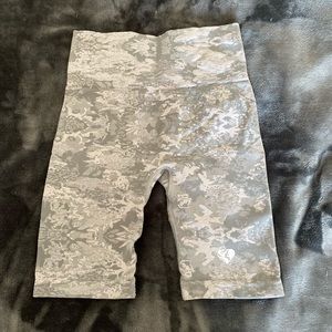 Women’s Best Biker Shorts in grey camo